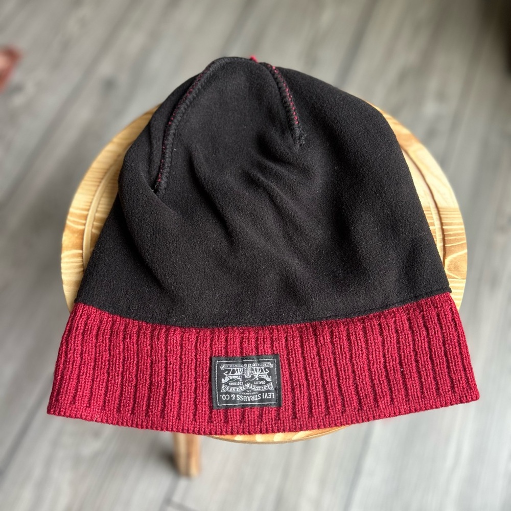 Levi’s Red Knit Beanie | Fleece-Lined | Unisex Winter Hat - Picture 4 of 6